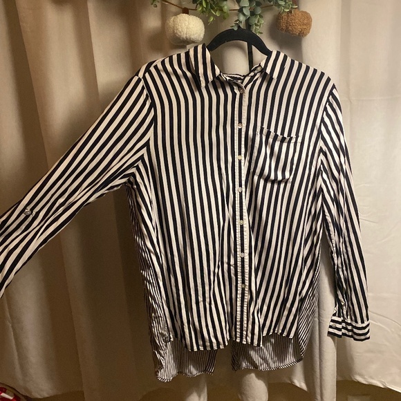 Jane and Delancey Tops - 🖤Adorable Shirt 🤍
